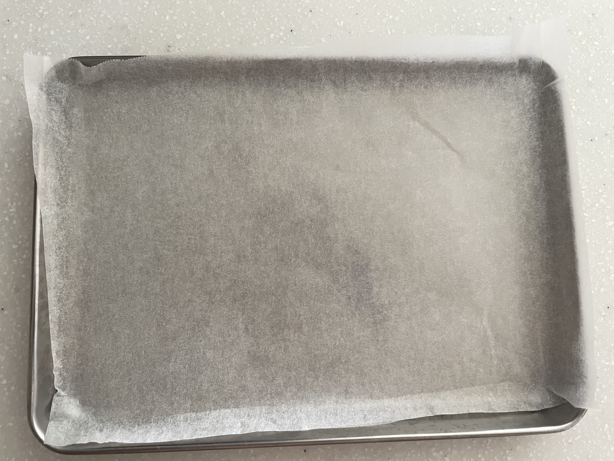 トースター用の鉄板にアルミ、またはクッキングシートをひいておく。
